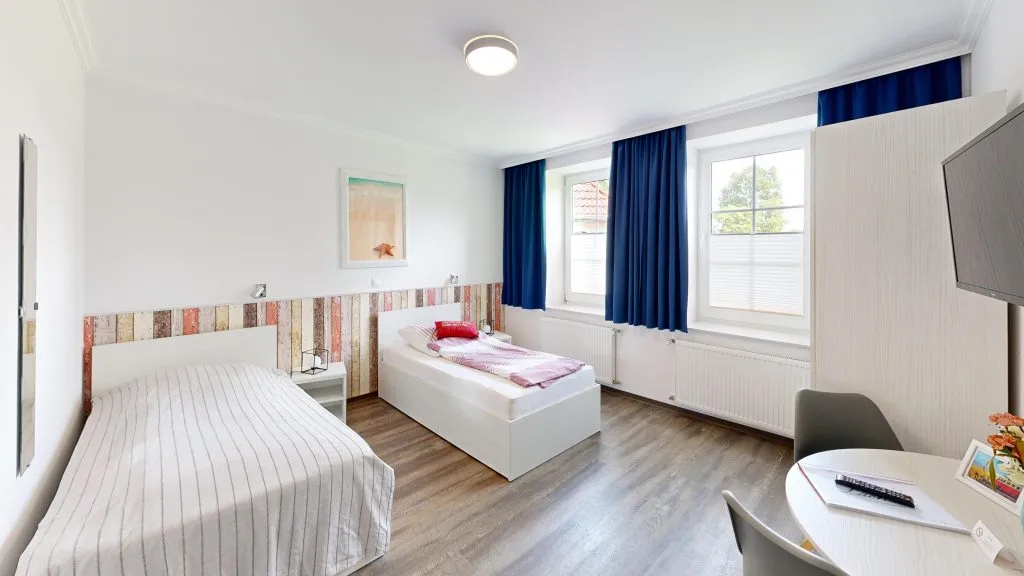 Immobilienangebot - Geestland - Alle - Gästehaus mit 10 Zimmern und 2 Ferienwohnungen – Nordsee-Nähe