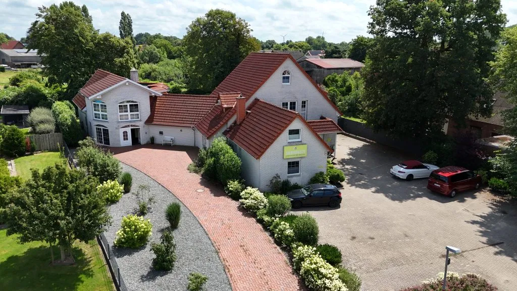 Immobilienangebot - Geestland - Alle - Gästehaus mit 10 Zimmern und 2 Ferienwohnungen – Nordsee-Nähe