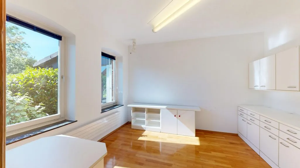 Immobilienangebot - Schwarme - Alle - Hier freut man sich auf Montag. Repräsentative Gewerbefläche im Ortskern von Schwarme.