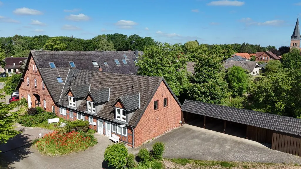 Immobilienangebot - Schwarme - Alle - Hier freut man sich auf Montag. Repräsentative Gewerbefläche im Ortskern von Schwarme.