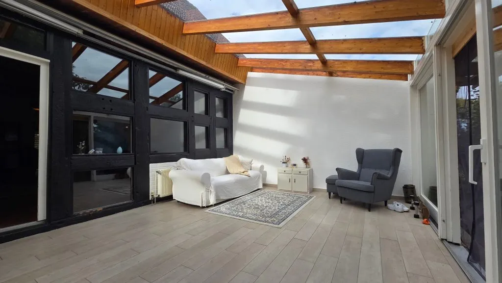 Immobilienangebot - Schwarme - Alle - Extravagantes Wohnen wie im eigenen Haus: 277 m² im Fachwerkhaus mit Wintergarten und Kamin in Schwarme