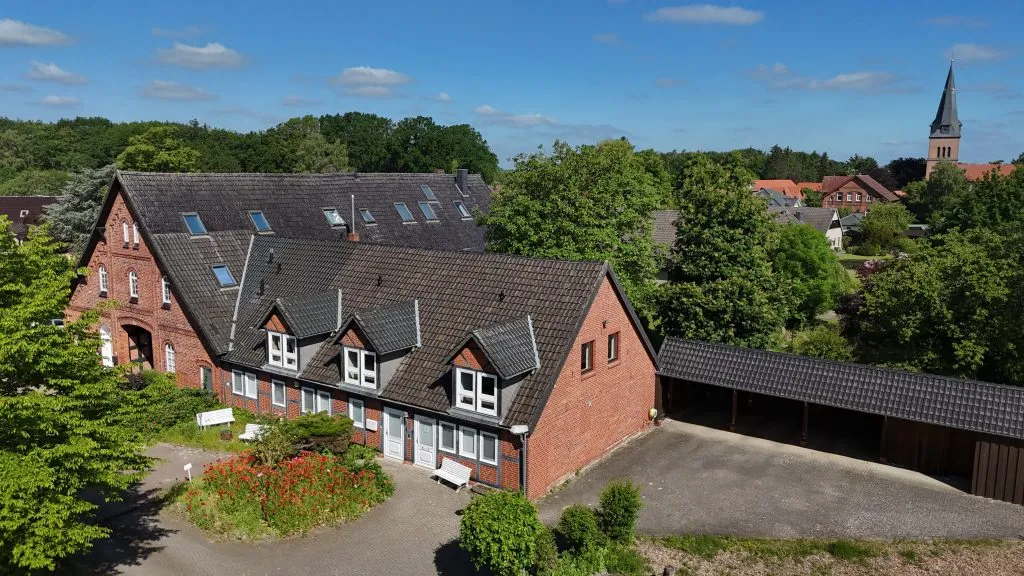 Immobilienangebot - Schwarme - Alle - Extravagantes Wohnen wie im eigenen Haus: 277 m² im Fachwerkhaus mit Wintergarten und Kamin in Schwarme