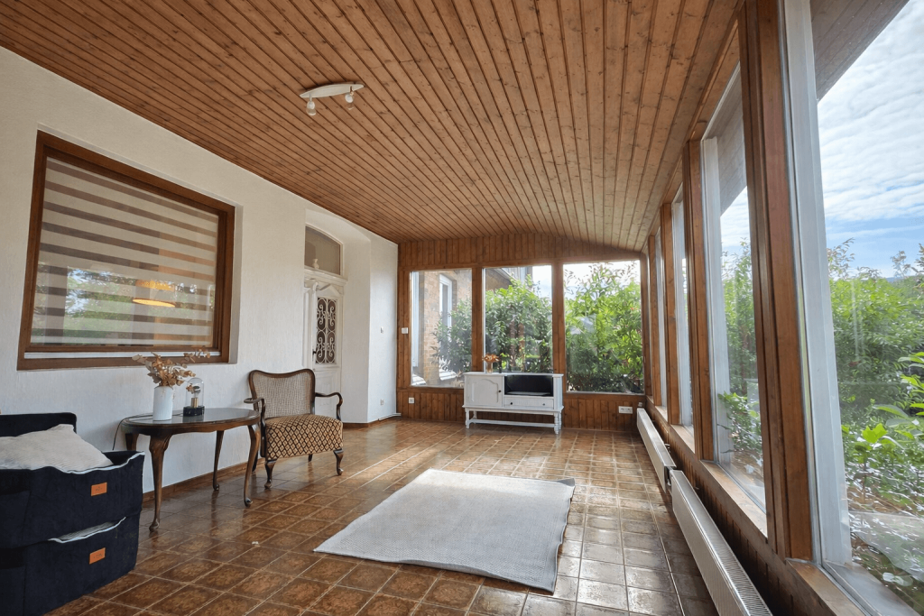 Immobilienangebot - Schwarme - Alle - Extravagantes Wohnen wie im eigenen Haus: 277 m² im Fachwerkhaus mit Wintergarten und Kamin in Schwarme
