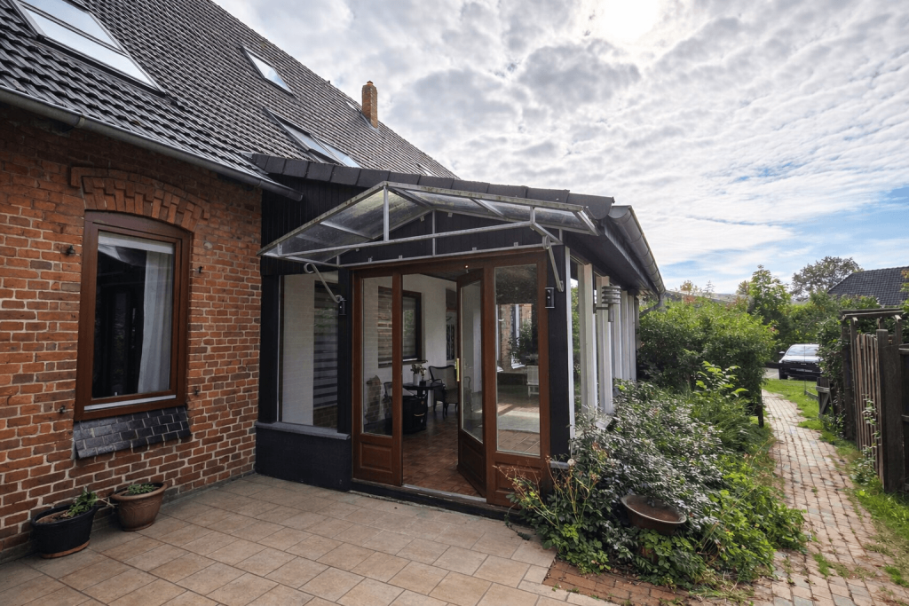 Immobilienangebot - Schwarme - Alle - Extravagantes Wohnen wie im eigenen Haus: 277 m² im Fachwerkhaus mit Wintergarten und Kamin in Schwarme