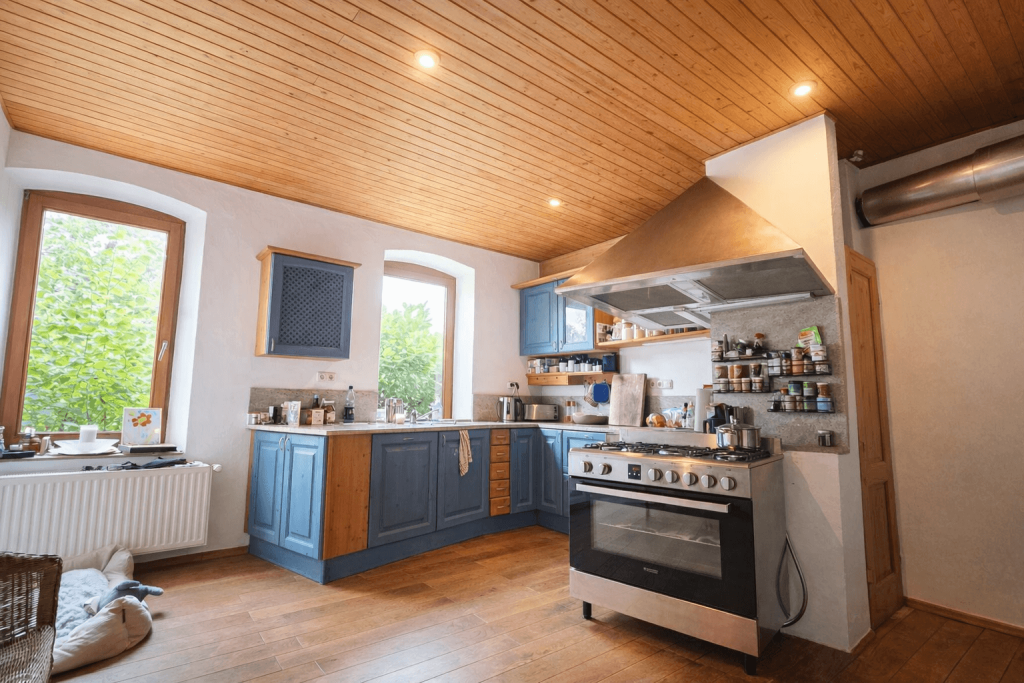 Immobilienangebot - Schwarme - Alle - Extravagantes Wohnen wie im eigenen Haus: 277 m² im Fachwerkhaus mit Wintergarten und Kamin in Schwarme