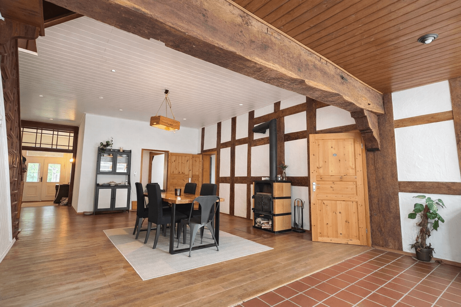 Immobilienangebot - Schwarme - Alle - Extravagantes Wohnen wie im eigenen Haus: 277 m² im Fachwerkhaus mit Wintergarten und Kamin in Schwarme