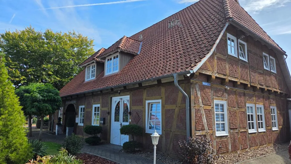 Immobilienangebot - Bruchhausen-Vilsen - Alle - Moderne 3-Zimmer-Maisonettewohnung mit 89 m², eigenem Eingang und Gartenecke im Ortskern von Vilsen