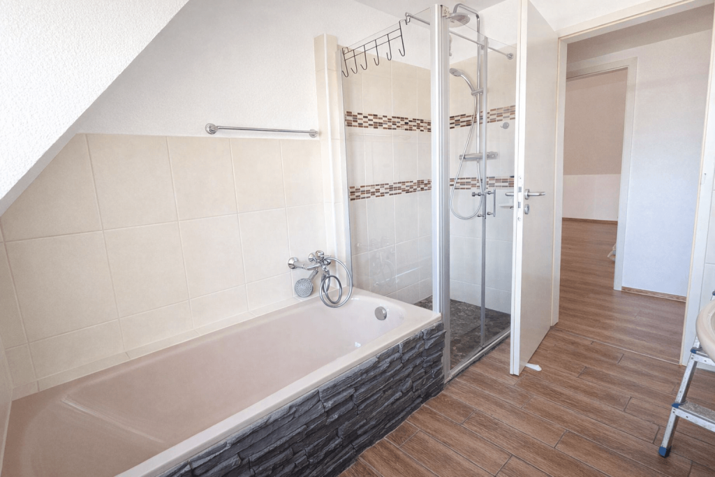 Immobilienangebot - Bruchhausen-Vilsen - Alle - Moderne 3-Zimmer-Maisonettewohnung mit 89 m², eigenem Eingang und Gartenecke im Ortskern von Vilsen